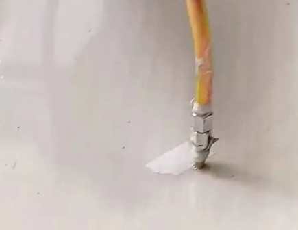 张家界瓷砖空鼓维修公司专业解答在瓷砖铺贴过程中，如果使用的砂料过粗（如全部使用了粗砂），可能会导致以下问题